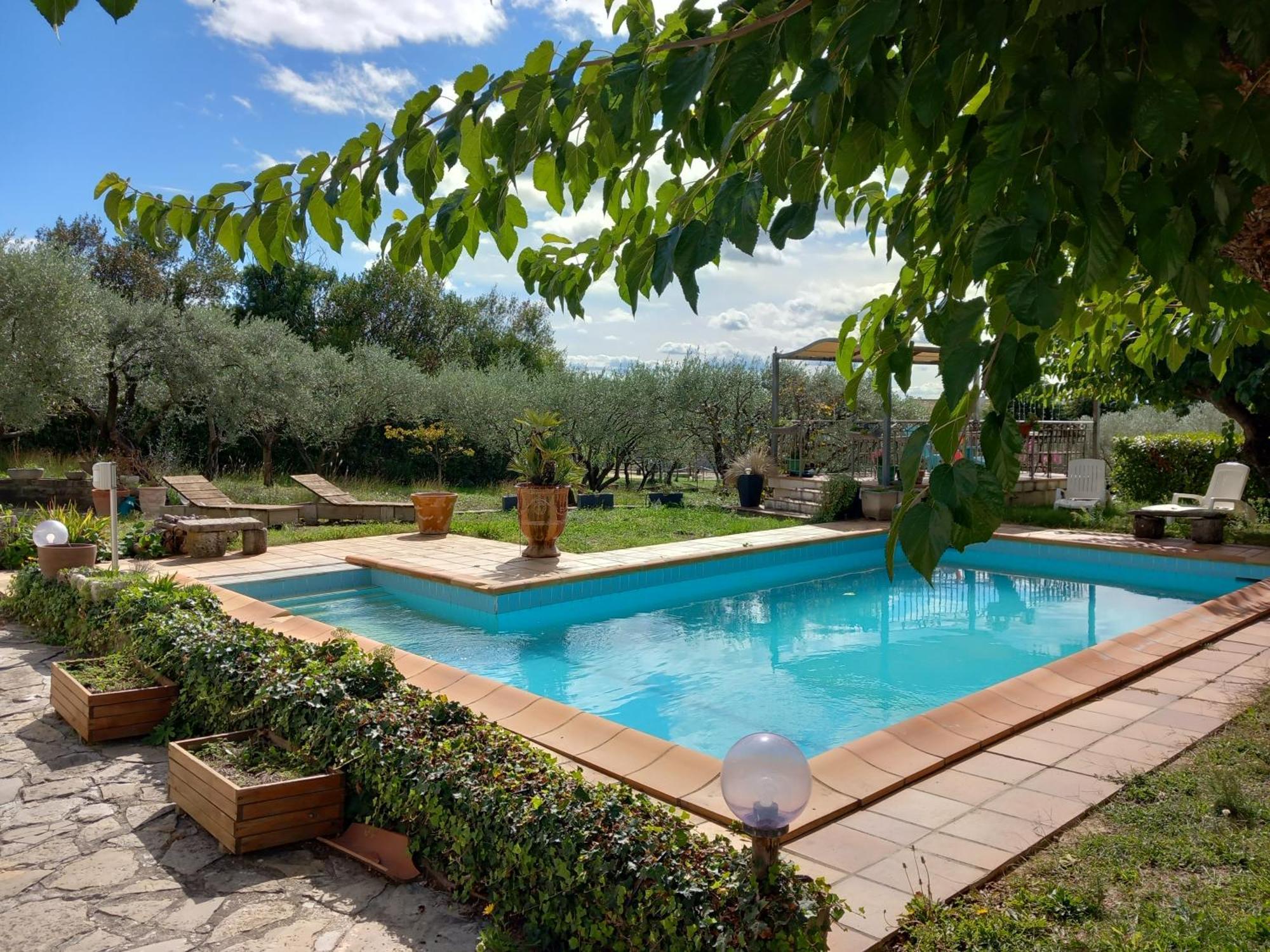 Le Relais Fleuri Alès Exterior foto