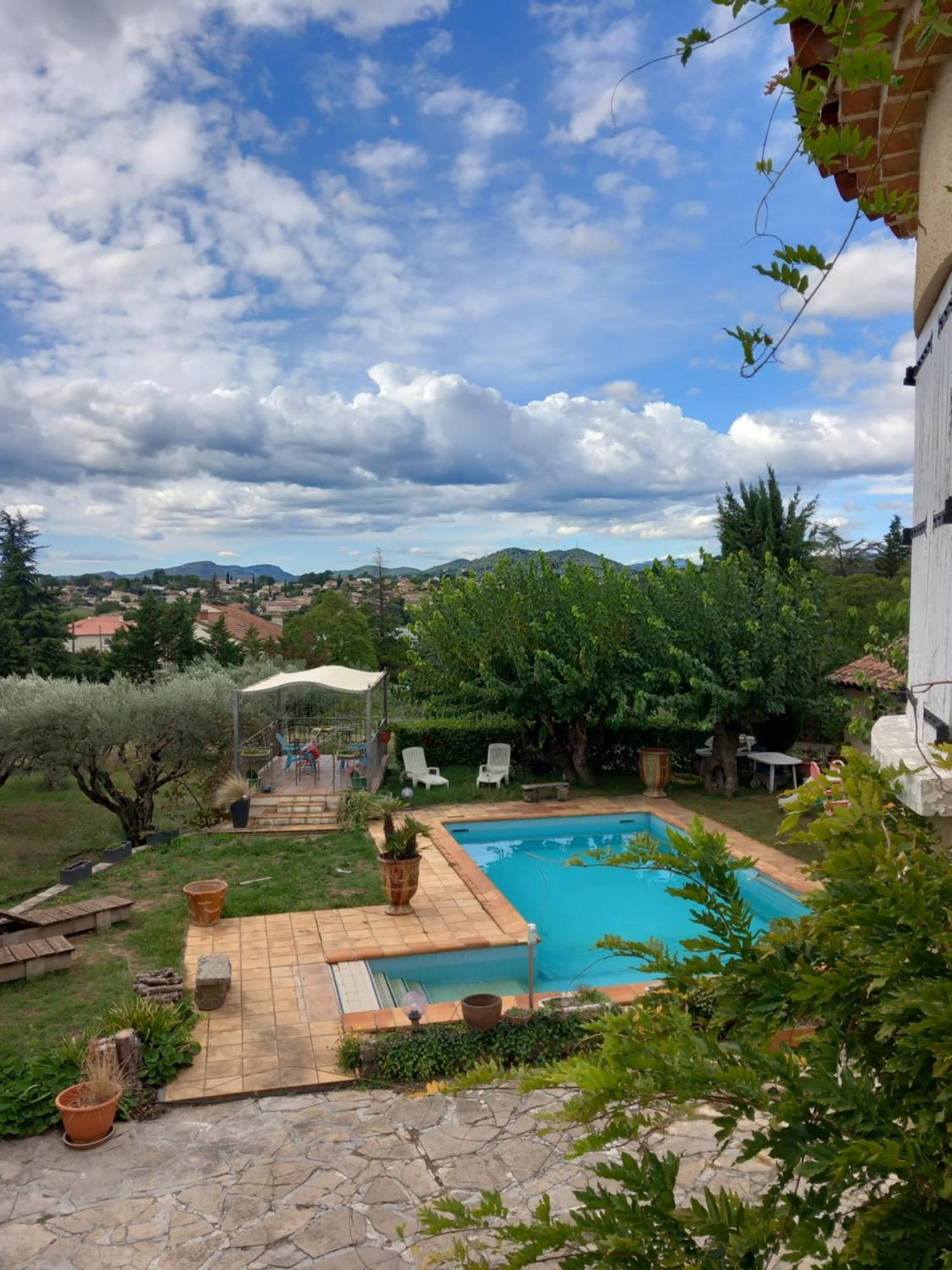 Le Relais Fleuri Alès Exterior foto